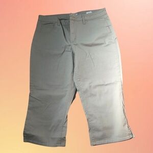 Lee Khaki Capris